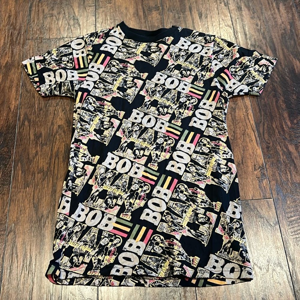Vintage Zion Rootswear Bob‎ Marley All Over Print Black T-Shirt - Size S in EUC